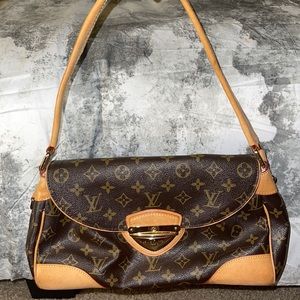 Authentic Louis Vuitton purse! Open to offers :)